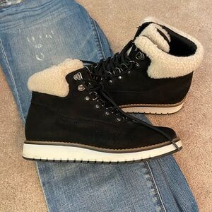 NWOT White Mountain Women's Black and Cream Ankle Boots